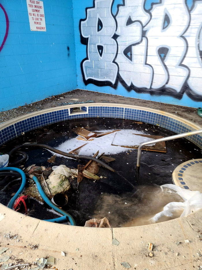 Howard Johnsons (Cosmo Extended Stay Motel) - From Tony J Mcdonald On Facebook (newer photo)